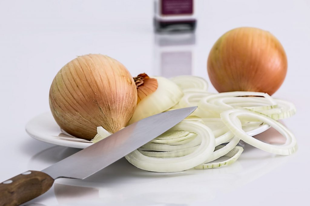 onion-slice-knife-food-37912-1024x682