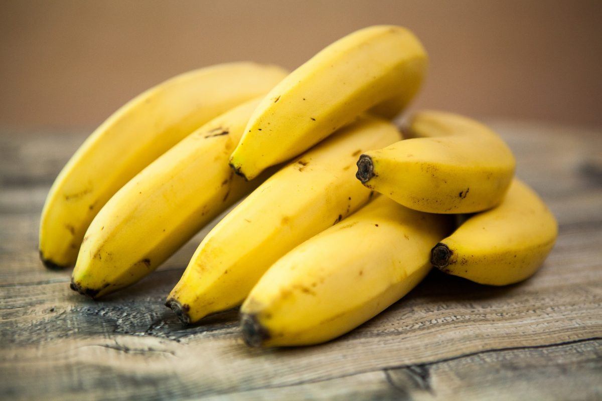 一根香蕉热量：含有多少卡路里和碳水化合物？