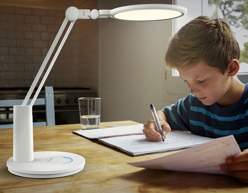 选对台灯是好视力的开始!3点要诀选护眼台灯,让孩子读得舒服