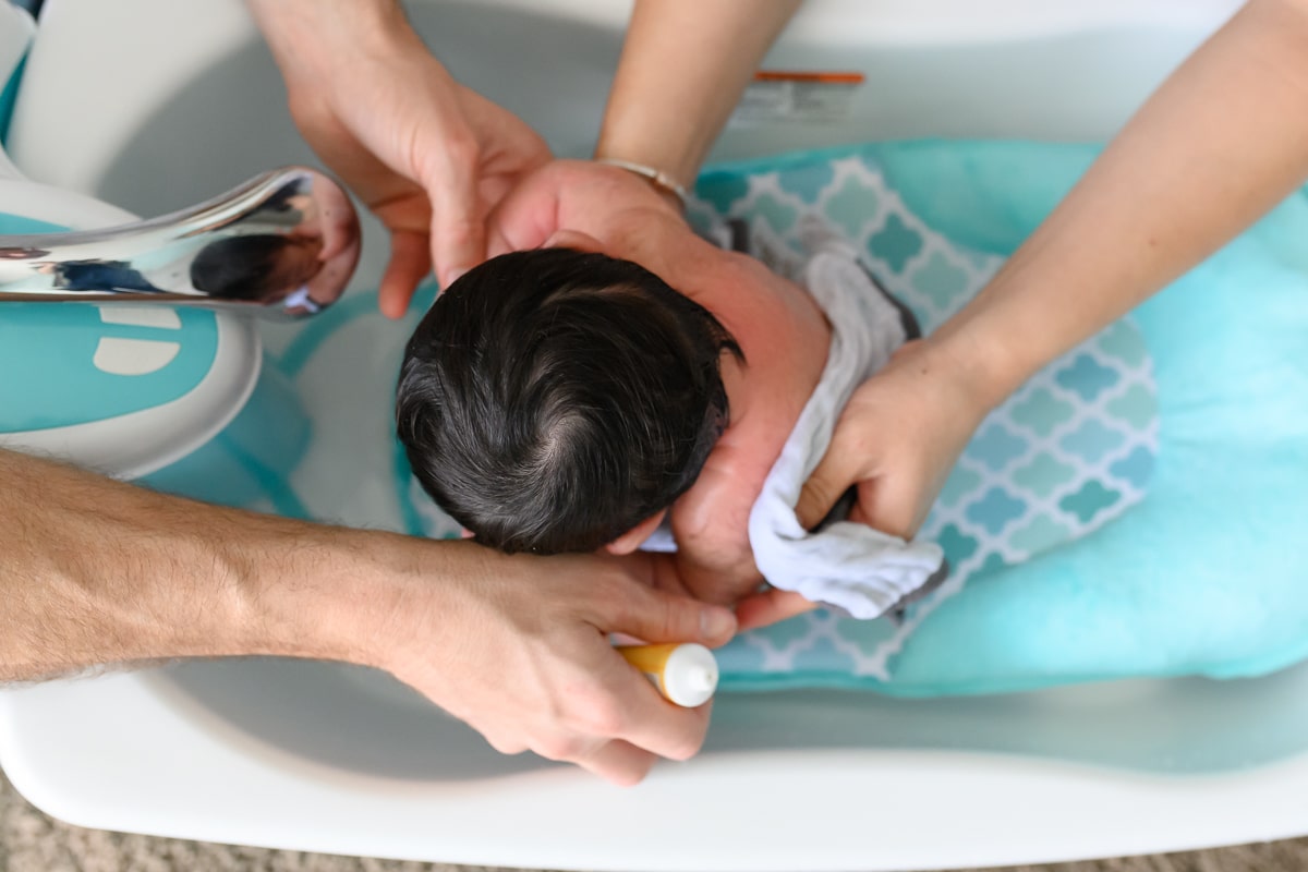 在冬天怎么帮宝宝洗澡不着凉?掌握5大要点就不用怕