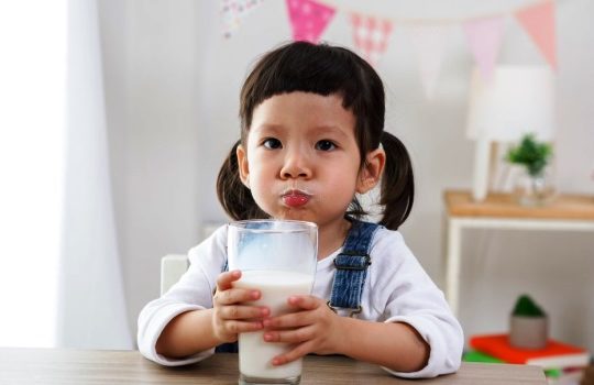 5岁之前孩子能够喝什么?美国4大医疗机构只推荐2种饮料