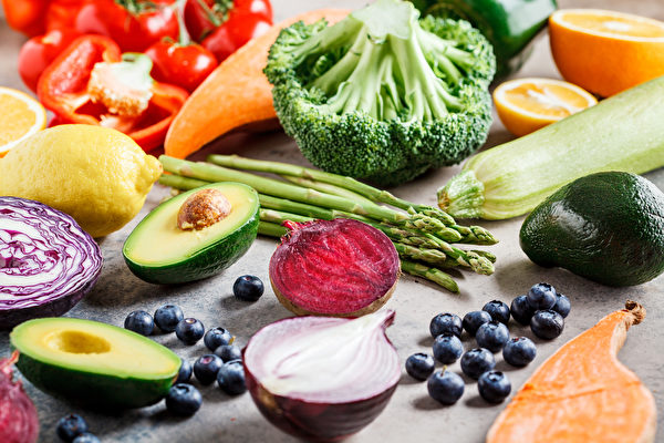 七色食物含有丰富的多酚或维生素A、C、E等抗氧化物质